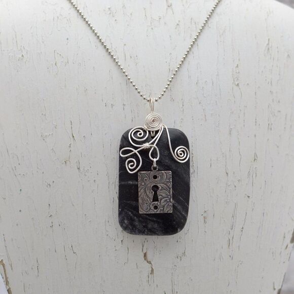 Black and Grey Marble Pendant Necklace with Vintag - Picture 4 of 4